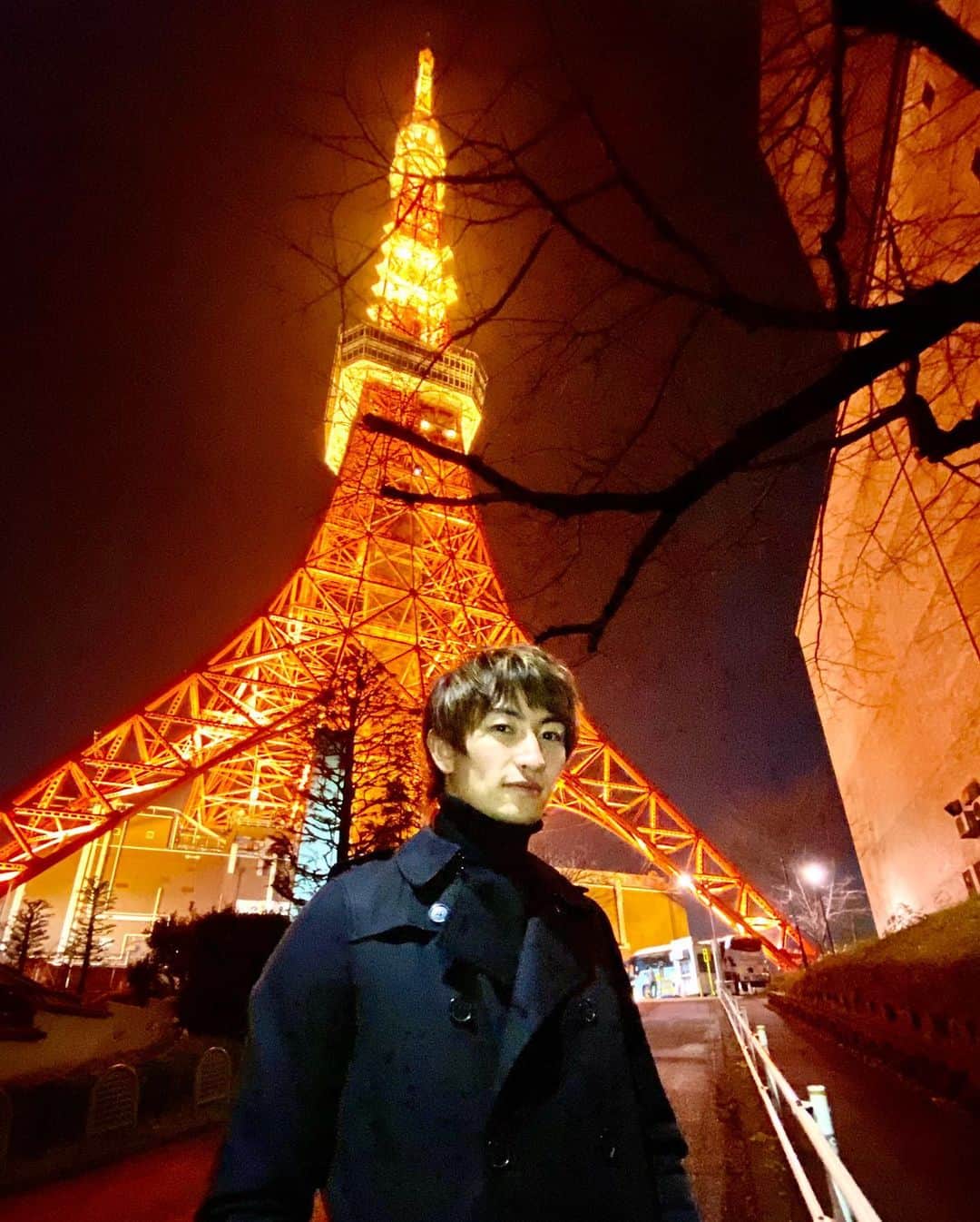 伊万里有さんのインスタグラム写真 - (伊万里有Instagram)「32歳になりました。 みなさん、いつも応援ありがとうございます。 誕生日前に散髪。 言い方が昭和。 いまはもう令和。 自分の原点でもある東京タワーに行ってきました。 ''初心忘れるべからず'' 2020年も直向きに頑張ります！ これからも、宜しくお願いします！」1月9日 0時03分 - imariyu_official
