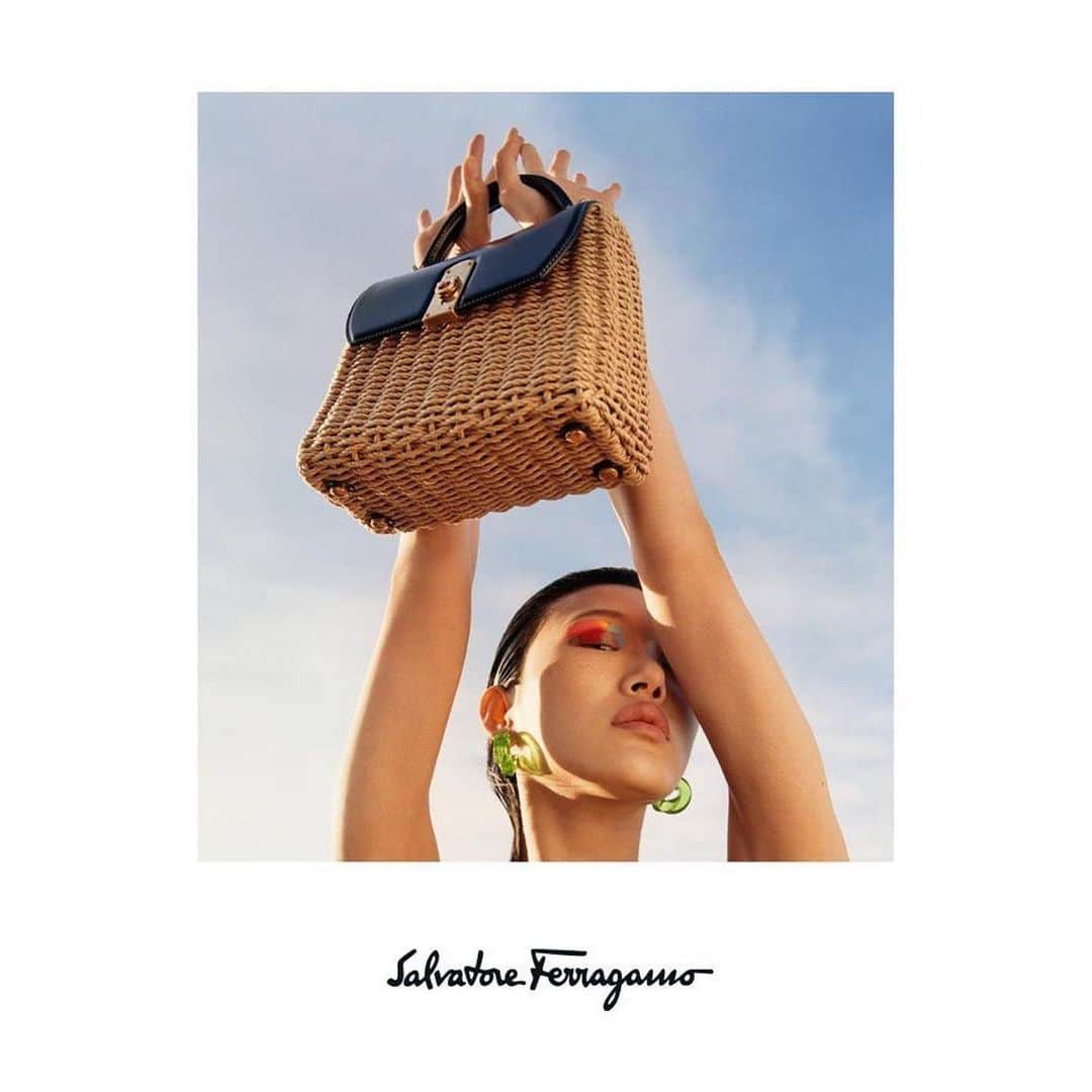 ソラ・チョイさんのインスタグラム写真 - (ソラ・チョイInstagram)「FERRAGAMO SS20 CAMPAIGN  #FerragamoByPaulAndrew #PhotographyBy @harleyweir  #StyleBy @jodieabarnes #CastingBy @pg_dmcasting  #HairBy @jimmypaulhair  #MakeUpBy @farahomidi  #Choreography @ericvonchristison  #Agency @lairdandpartners @maxmara Backstage.  #최소라 #sorachoi  @yg_kplus @fordmodels  @wilhelminamodels  @special_management  #AsianModel #KoreaModel」1月9日 0時53分 - sola5532