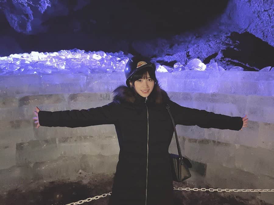 仙石みなみさんのインスタグラム写真 - (仙石みなみInstagram)「.❄️ 氷の洞窟に行ったよ☺︎ 冷んやりして気持ちよかった〜 . #氷穴 #天然記念物 #洞窟 #ice #cool #アナ雪 #みたいだった笑」1月9日 0時59分 - sengoku_minami
