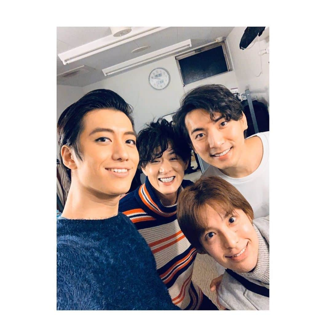 上山竜治さんのインスタグラム写真 - (上山竜治Instagram)「今日も無事に終了。 ご来場ありがとうございやす！#新納慎也 #海宝直人 #ベルナルド　#水田航生　リフ#上山竜治」1月9日 1時00分 - kamiyama_ryuji_0910