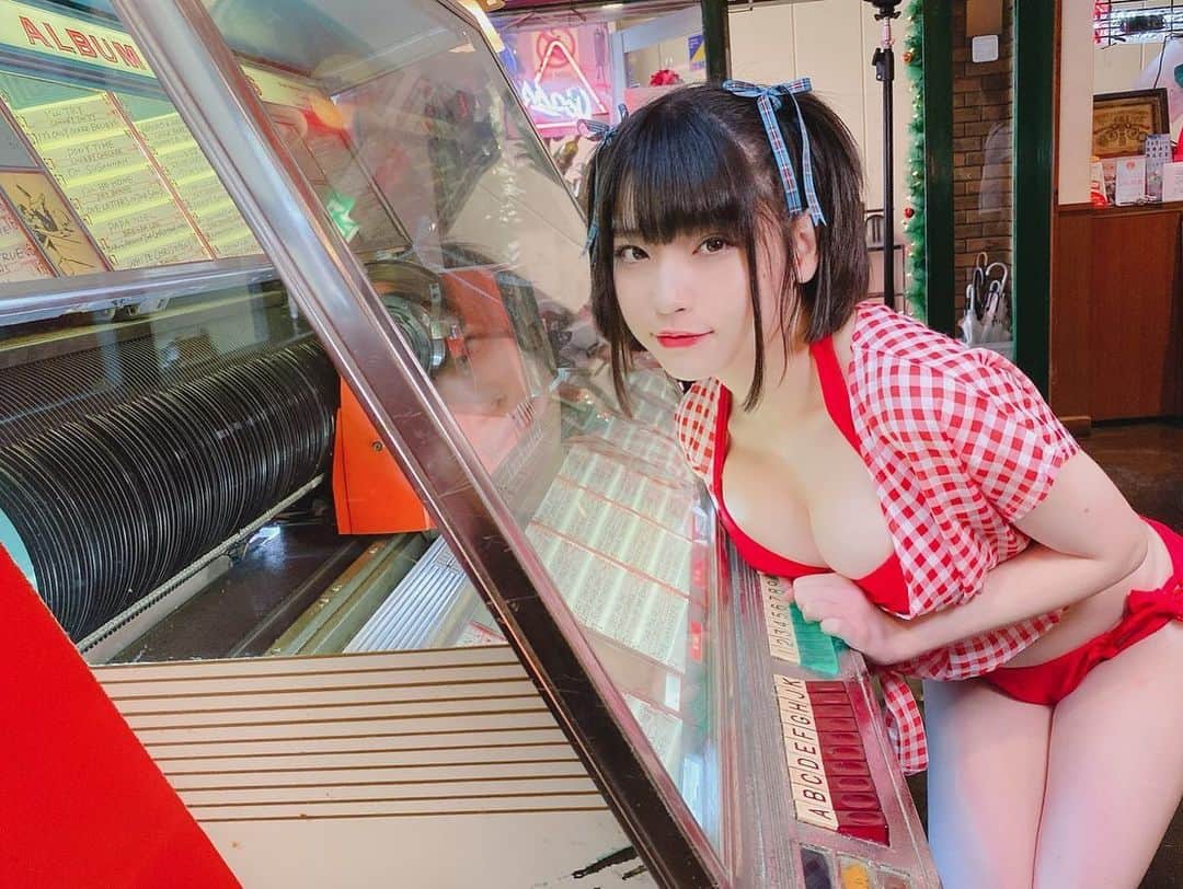 のインスタグラム：「2020年はインスタもちゃんと動かそうね〜  #グラビア #ジュークボックス」