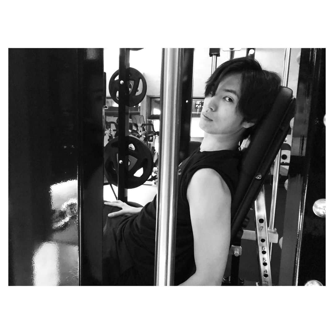 桐山漣さんのインスタグラム写真 - (桐山漣Instagram)「・ 🏋️🏋️🏋️ #workout」1月9日 1時22分 - renn_kiriyama_official