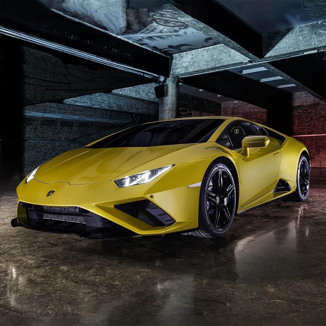 ランボルギーニのインスタグラム：「Perfection comes in all shapes, forms, sizes and colors. It just happens to all converge into the Huracán EVO RWD, where skill and engineering excellence combine to deliver an exhilarating experience.  #Lamborghini #HuracanEVORWD」