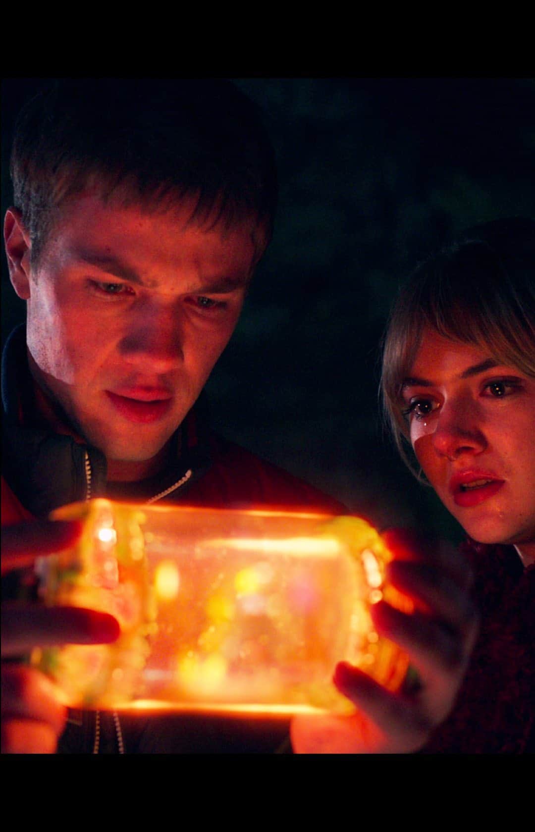 のインスタグラム：「Watch the trailer & unlock the mysteries of keyhouse 🥳 @lockeandkeynetflix coming soon to @netflix」