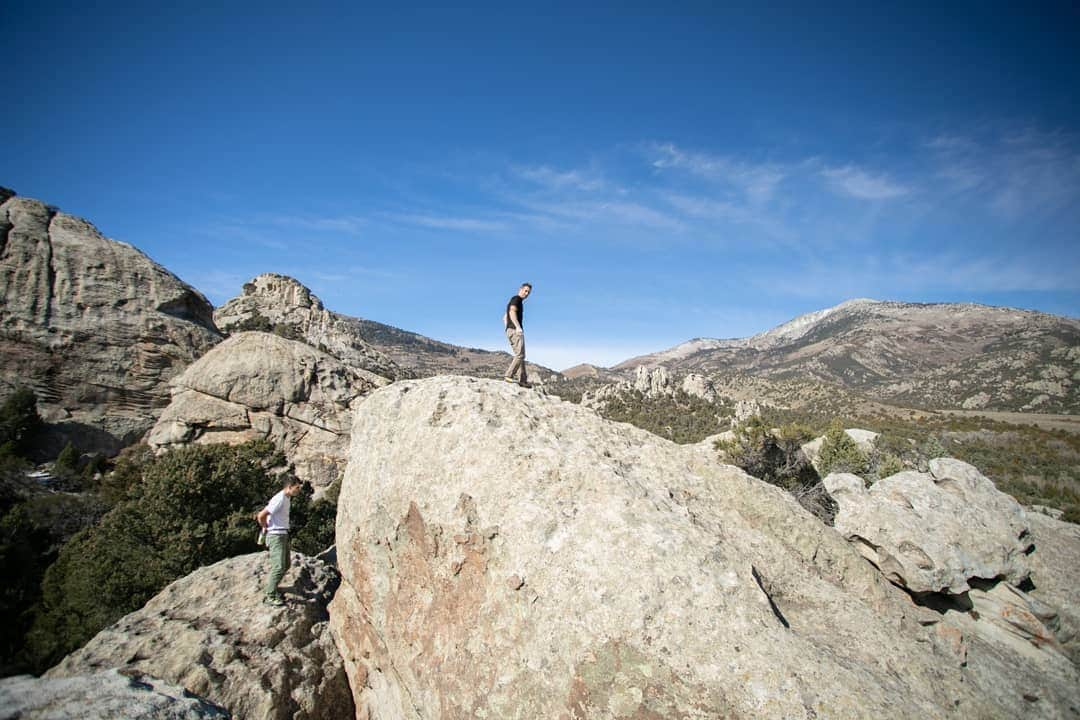 シャーロット・デュリフさんのインスタグラム写真 - (シャーロット・デュリフInstagram)「When we got to Utah about a year ago, I was very psyched to be close to the outdoors and to many climbing areas. Little did I know there were a loooot more than I expected!  Here is City of Rocks, my favorite climbing area that we've checked so far (which is in Idaho, but that's close enough 😉). Thank's @levelclimbing for showing it to us 😘  Link in my bio for our @coldhousemedia vlog about City of Rocks! 📷 by @coldhousemedia, aka @joshlrsn or I  @mountainhardwear @petzl_official @eb_climbing @volxholds @luxov_connect」1月9日 3時18分 - chadurif