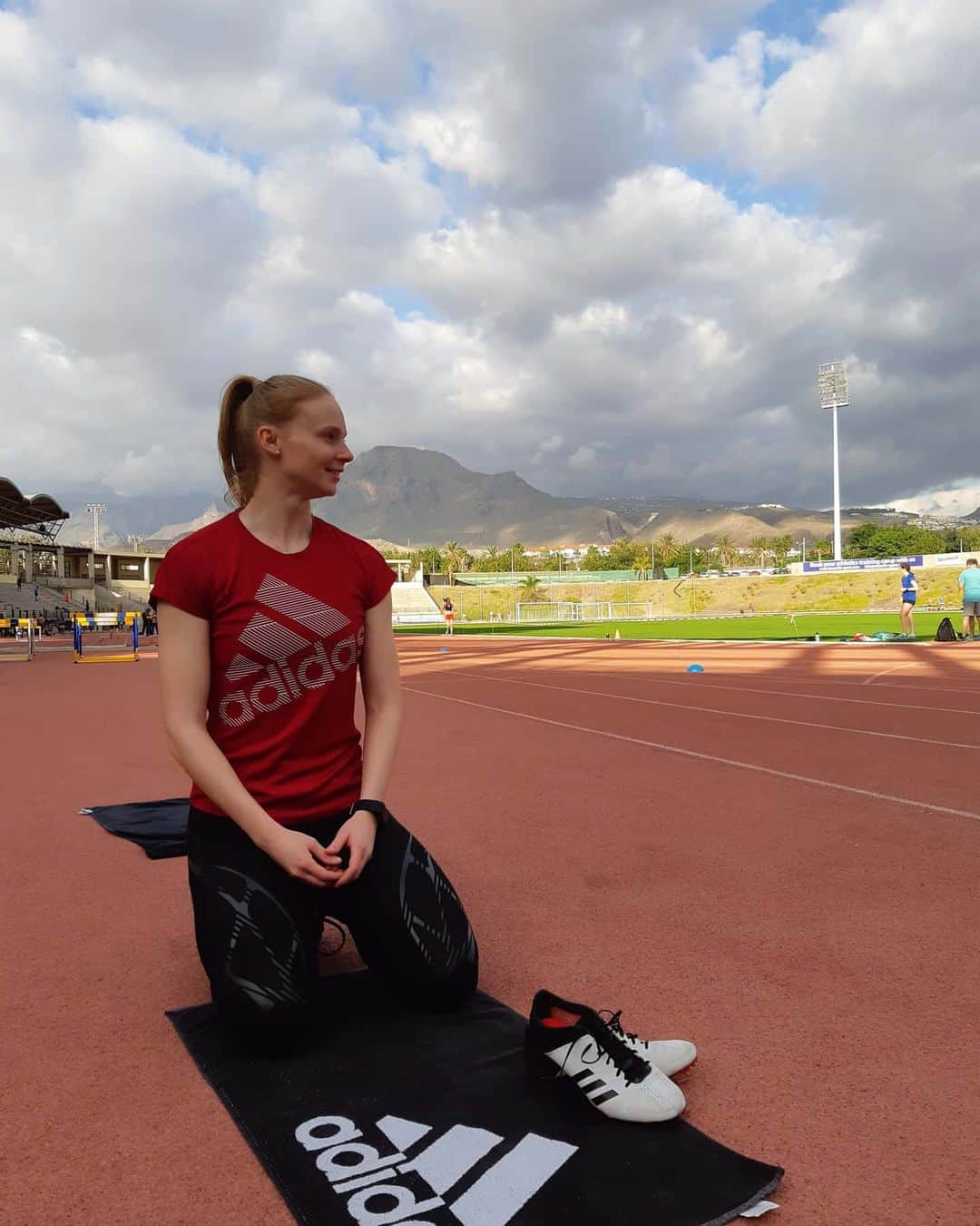 Jessica-Bianca WESSOLLYのインスタグラム：「Die ersten zwei Trainingstage sind geschafft 💪 Ich freue mich schon auf die nächsten Trainingseinheiten unter der Sonne Teneriffas 🌞 #adidas #heretocreate #AdiJess #tenerife #trainingscamp」