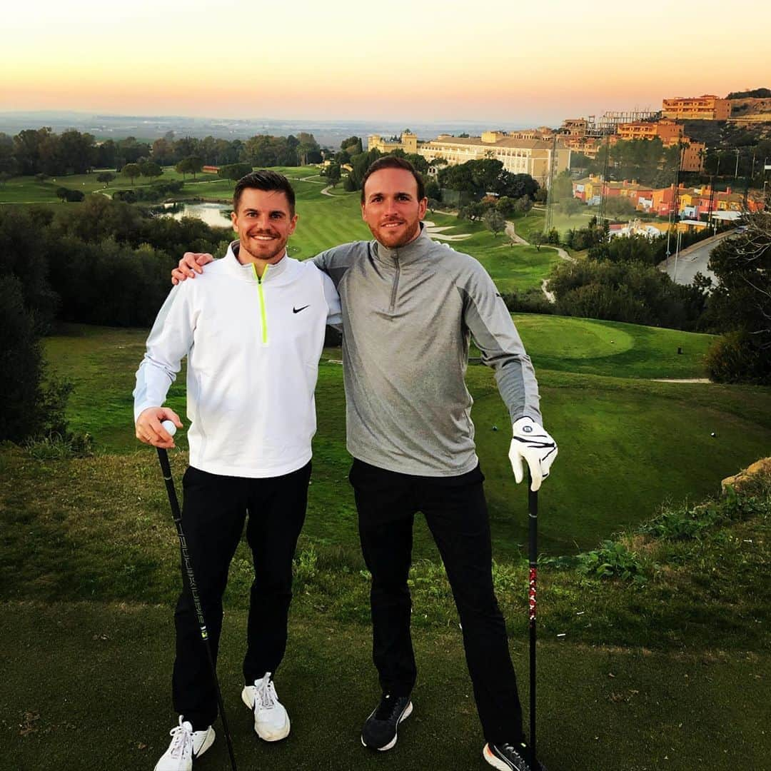 トビアス・ジッペルさんのインスタグラム写真 - (トビアス・ジッペルInstagram)「2020 mal wieder mit einem Sieg gestartet..🏌🏼‍♂️🏆 aber @flaco7 & @strobl.tobias es wird von mal zu mal besser.🤪✌🏼 Lob natürlich auch an meinen Partner und kurpfalz freund @jonasho23 top Leistung 🙌🏼👍🏼 #golf #Sieg #Borussia #siegerautobahn @borussia @pumafootball @pumagolf」1月9日 4時12分 - tobsen_21