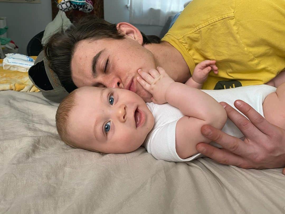 ナッシュ・グリアのインスタグラム：「😙」