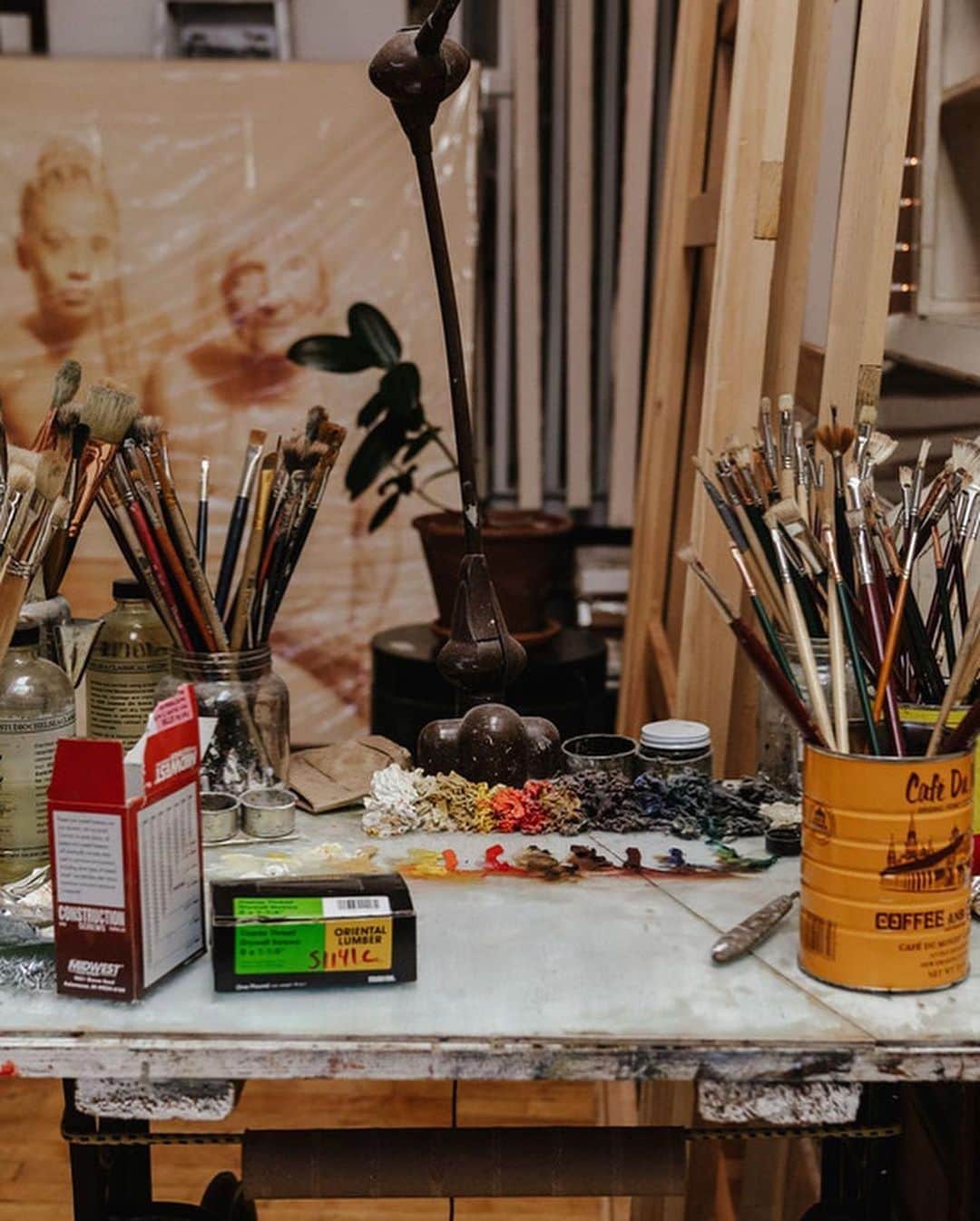 HYPEBEASTさんのインスタグラム写真 - (HYPEBEASTInstagram)「@hypebeastart: In our latest ‘Studio Visits’ feature series, we caught up with Brooklyn-based artist @JasonBardYarmosky to discuss how his realist oil paintings that explore themes of old age, identity, and cultural diversity. Click the link in our bio to read the full article.⁠⠀ Photo: Eddie Lee/HYPEBEAST」1月9日 5時47分 - hypebeast