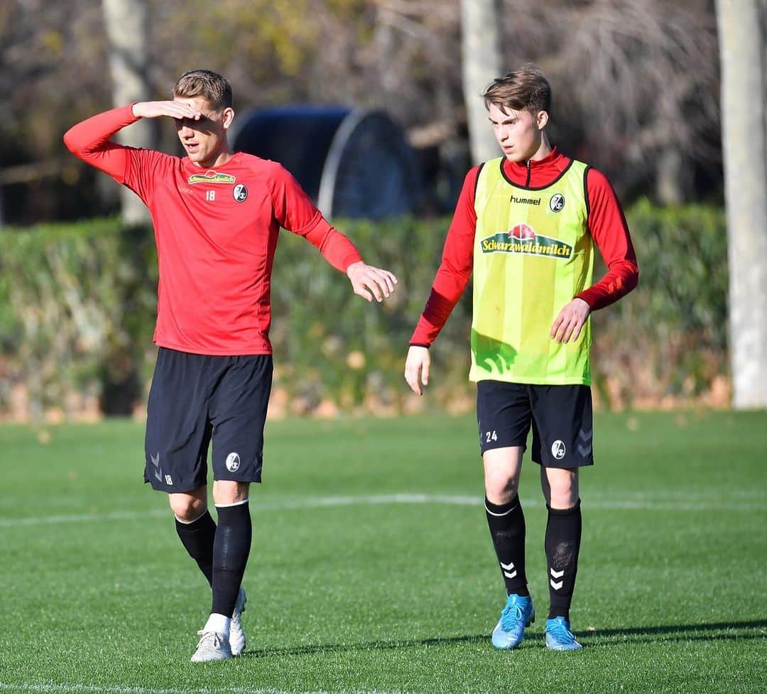 ニルス・ペテルセンのインスタグラム：「#SonnigeGrüße #Trainingslager #Sotogrande #Spanien #SCFreiburg #SCF #NP18」