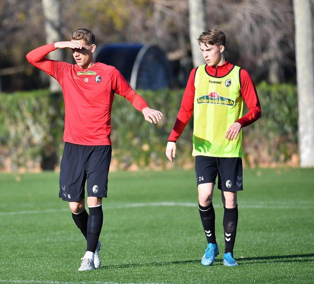 ニルス・ペテルセンさんのインスタグラム写真 - (ニルス・ペテルセンInstagram)「#SonnigeGrüße #Trainingslager #Sotogrande #Spanien #SCFreiburg #SCF #NP18」1月9日 5時48分 - nils_petersen18