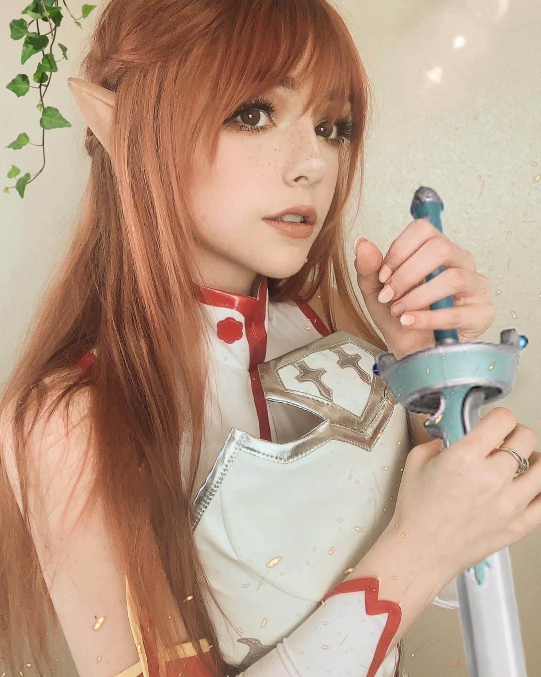 Nicole Eevee Davisさんのインスタグラム写真 - (Nicole Eevee DavisInstagram)「⚔️🌿 this week has been surprisingly eventful and amazingly positive for me. I made some adjustments in life for my happiness that we’re so immediately impactful to my health it had me questioning why I didn’t do something to help myself sooner. it’s such a liberating feeling to pull yourself out of toxicity and when you’re finally in a brighter environment you’re able to look back and see just how beneficial self care and personal growth can be outside of what you already expected the payoff to be ♡  I hope the same for all of you as we begin 2020. Enjoy this badly edited, poorly lit photo I took the other day 😅 since I moved I don’t have my normal setting for “better” photos so I’m in the process of finding a new spot! ~」1月9日 5時53分 - eeveedavis