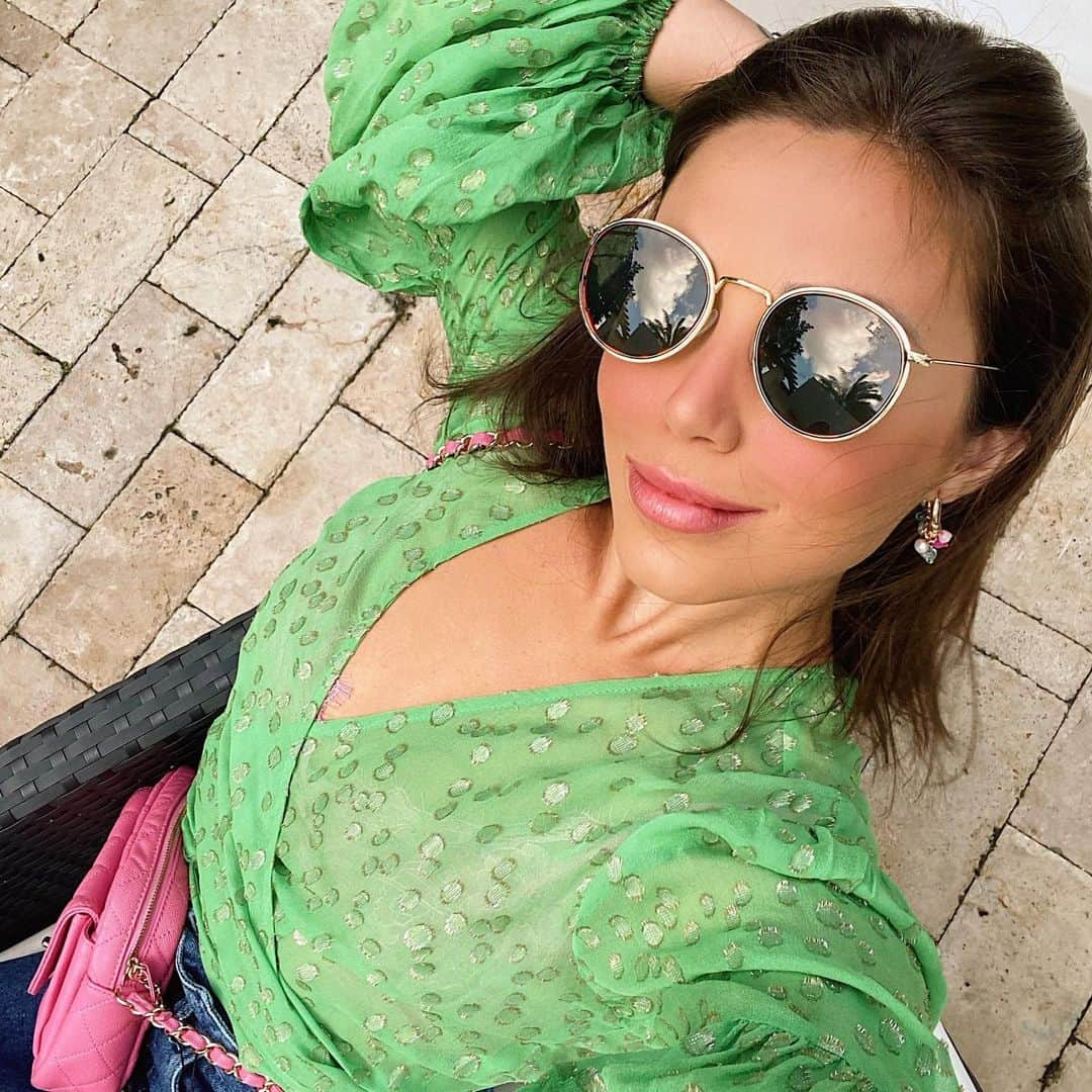 Mariana Sampaioさんのインスタグラム写真 - (Mariana SampaioInstagram)「Helloooo Miami! 2020 começou com férias em família 💚 e certamente eu trouxe meu @lbashop pra curtir junto com a gente. Todos os modelos por 99,00 + 10% com meu código MARIANA. Tem a aba também de 49,00 no site! VÍCIOOOO! 😎 www.lbashop.com.br」1月9日 6時21分 - mariana