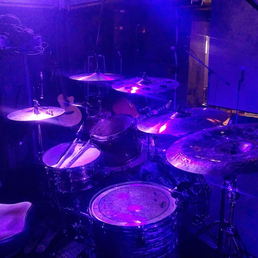 のインスタグラム：「今年初叩きは、KYONO BANDのリハでした。✌️ 今年もこうして叩ける事に  感謝。  #pearl #sabian #wincentdrumsticks  #drum #duttch」