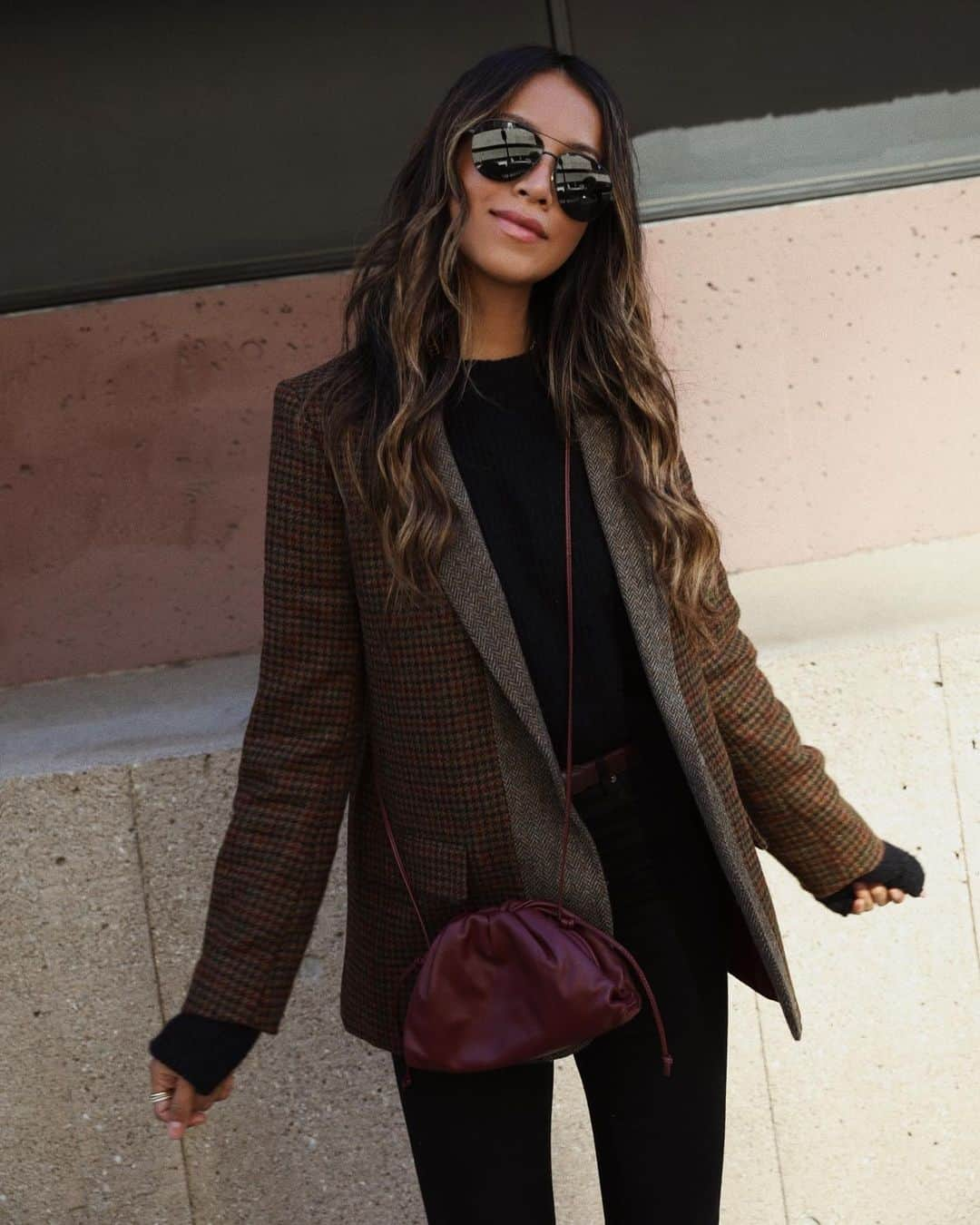 ジュリー・サリニャーナさんのインスタグラム写真 - (ジュリー・サリニャーナInstagram)「Keep in’ it coool. 🖤 #ootd」1月9日 6時39分 - sincerelyjules