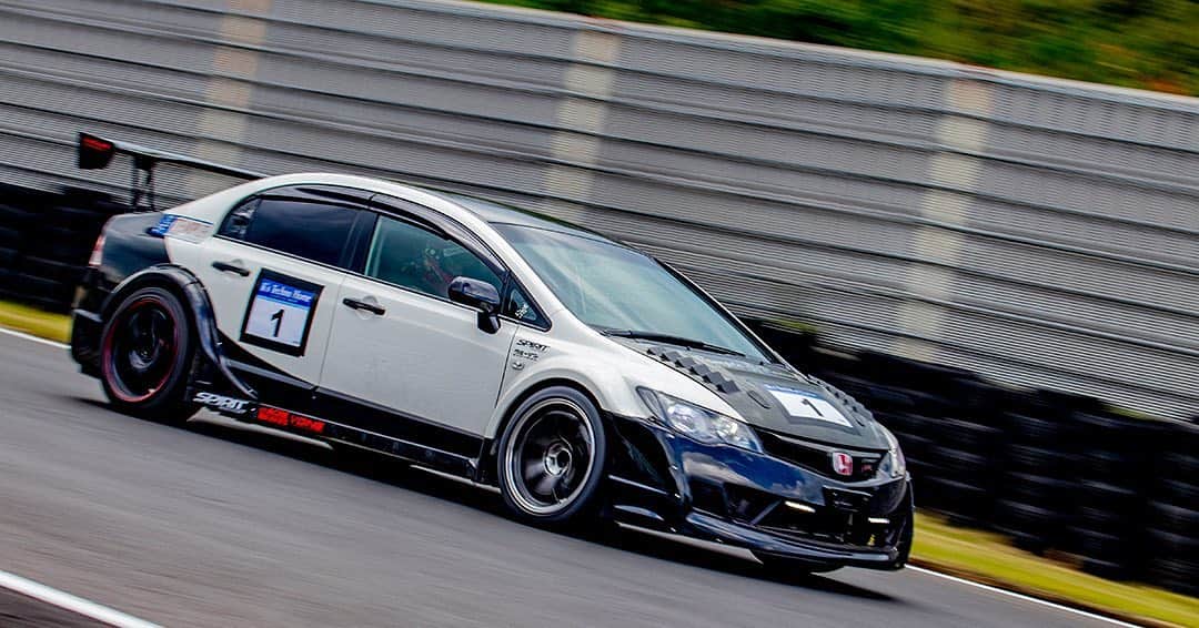 のインスタグラム：「_ ASLAN Honda FD2 CIVIC TYPE R _ Shot on 27-Oct 2019 "AIGP 淡路島最速王決定戦 (Awaji-Island Grand Prix)" at Central Circuit owner: @horiton_ton tuner: @aslan_inc_japan photo: @mistbahn _ _ JP) 2019年10月27日 セントラルサーキット「ケーズテクノホーム( @kstechnohome )cup 淡路島最速王決定戦」。 _ _ #aigp #淡路島最速王決定戦 #centralcircuit #セントラルサーキット #aslan #アスラン #aslan_inc_japan #civic #hondacivic #ホンダシビック #シビック #fd2 #fd2typer #typer #csx #acuracsx #kseries #osakajdm #kanjo #kanjostyle #kanjoracer #kanjozoku #templeracing #テンプルレーシング #timeattack #timeattackjapan #mugenrr #mugen無限power #mugen #hondasontrack」