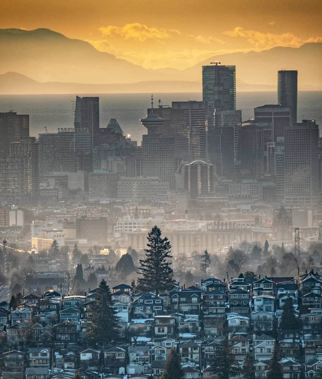 バンクーバー観光局- Tourism Vancouverさんのインスタグラム写真 - (バンクーバー観光局- Tourism VancouverInstagram)「ビューティフル・バンクーバー。皆さんがバンクーバーで「ここがキレイ！」と思う場所はどこですか？コメントでぜひ教えてください。⁠ 📷 : @rl.images(Instagram)⁠ .⁠ .⁠ .⁠ #カナダ #バンクーバー #Vancouver #旅 #旅行 #女子旅 #旅好き #一人旅 #海外旅行 #トラベル #旅女子 #旅行好きな人と繋がりたい #旅好きな人と繋がりたい #旅行好き #旅行大好き #旅行行きたい #旅に出たい #海外 #旅の記録 #旅の思い出 #旅行記 #旅したくなるフォト #マイトリップ #マイトリ #retrip_global #風景 #世界一周 #ダレカニミセタイケシキ #美しい世界 #街並み」1月9日 7時01分 - vancouvertabi