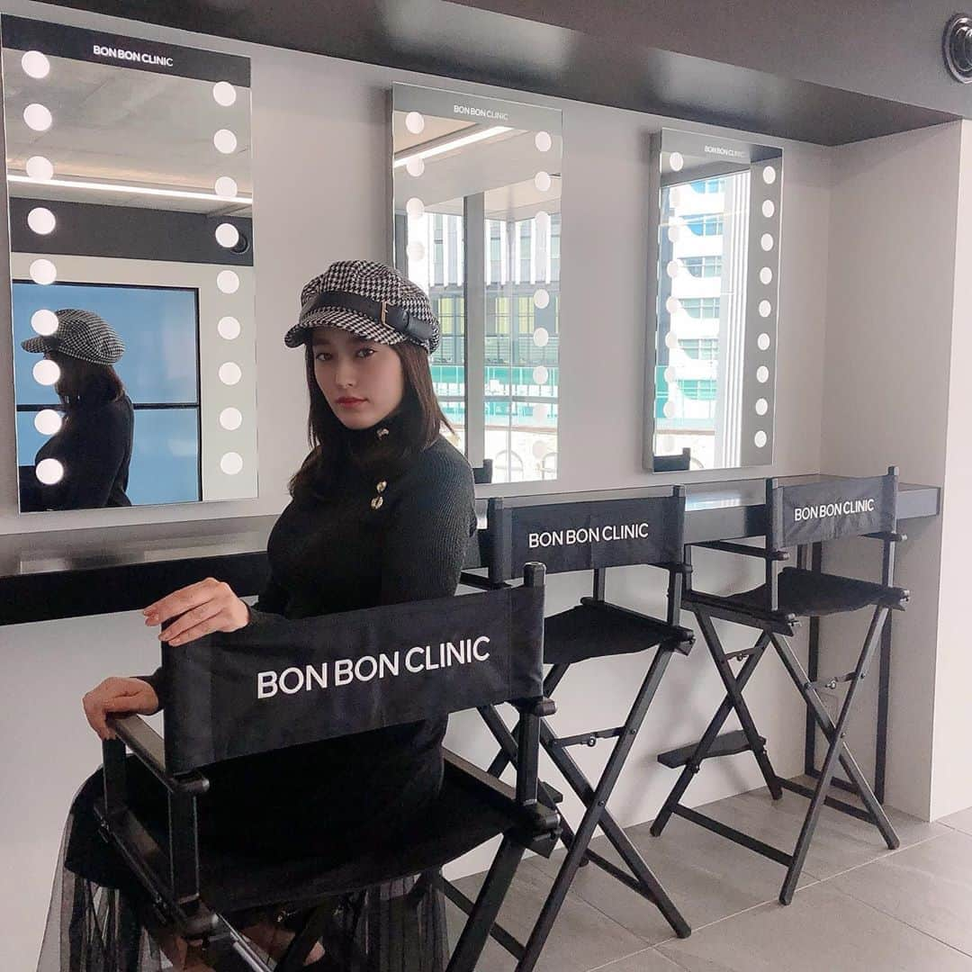 平田梨奈さんのインスタグラム写真 - (平田梨奈Instagram)「今日は　@bonbonclinic で初めてのHIFUのソノクイーンという機械で施術をしました😊クリニックはアメリカのスタジオみたいなおしゃれな空間でインスタ映えでした🎬他にもいろんな施術できるから↓のアカウントから見てみてね❤️ @bonbonclinic  #bonbonclinic #ソノクイーン #ハイフ #リフトアップ　#hirafashion」1月9日 16時57分 - hirari_official