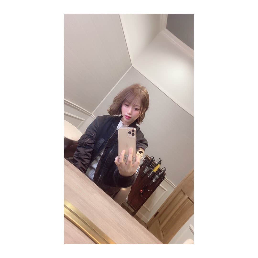潮田ひかるさんのインスタグラム写真 - (潮田ひかるInstagram)「ただいまボブ。 初めまして明るい髪色さん。  #after #new #イメチェン #ボブアレンジ」1月9日 17時11分 - shiotahikaru