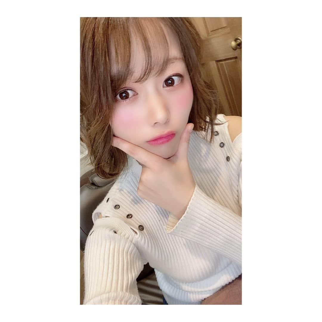 潮田ひかるのインスタグラム：「ただいまボブ。 初めまして明るい髪色さん。  #after #new #イメチェン #ボブアレンジ」