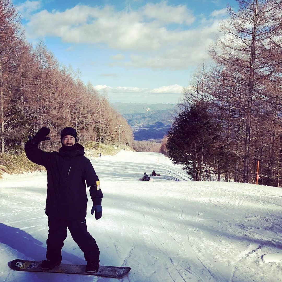 中村貴之さんのインスタグラム写真 - (中村貴之Instagram)「地元の八千穂スキー場行ってきたよ！僕のスノーボード人生はここから始まったと言っても過言ではないんだなぁ 安定したピステンバーンはカービングやグラトリには最適なスキー場なんだなぁ @yachiho_ski  #八千穂高原スキー場 場 #長野」1月9日 17時15分 - taka_brew