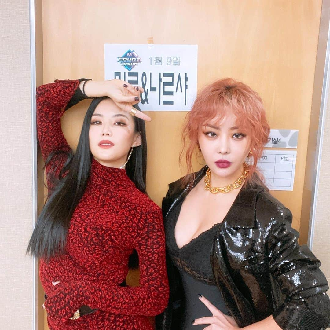 Brown Eyed Girlsさんのインスタグラム写真 - (Brown Eyed GirlsInstagram)「[Miryo & Narsha] 잠시후 6시, Mnet 엠카운트다운에서 미료(Feat. 나르샤)의 파워풀한 '초대' 무대가 공개됩니다🎤❤️사진만 봐도 멋짐섹시카리스마 뿜뿜😎 놓치지 마세요! ㅤㅤ ㅤ #브라운아이드걸스 #브아걸 #BrownEyedGirls #BG #엠카운트다운 #MCOUNTDOWN #스튜디오M #STUDIOM #초대 #나르샤 #미료 #Narsha #Miryo」1月9日 17時30分 - browneyedgirls_official