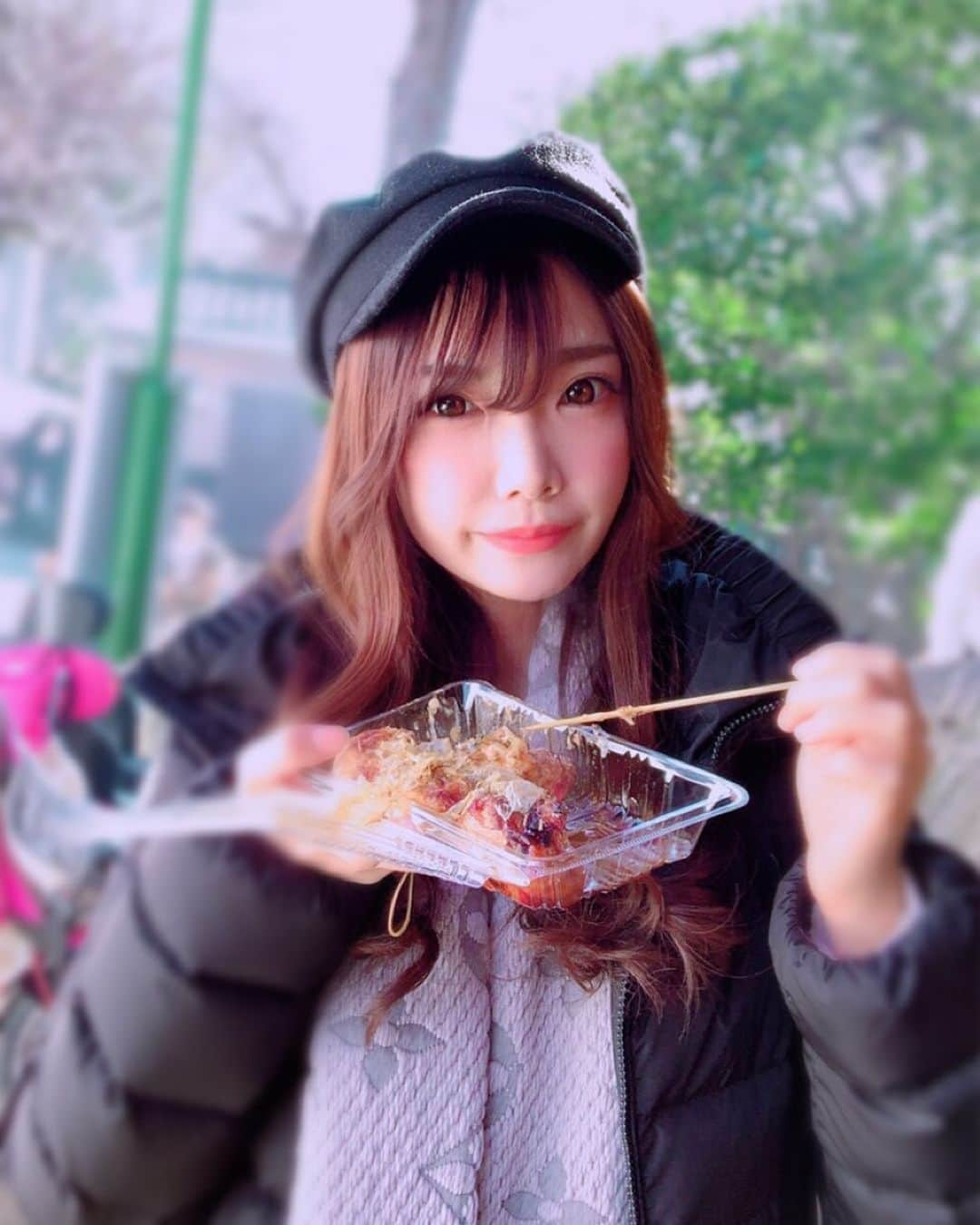 武田美憂さんのインスタグラム写真 - (武田美憂Instagram)「. この後高熱を出すとは思いもしない顔 太ってる、てゆか顔がむくんでる🐖🐖🐖𓈒𓏸 . #明日からオートサロン #美容院なう #事務所からの黒髪司令 #今だけは #今だけは… #今年はマフラーグレー🧣 #初詣 #地元 #長年家族にはぶられていた #実はこれでもちょっと自分で染めた #たこ焼き #ロングヘア #longhair #冬 #japanesegirl」1月9日 17時25分 - takedamiyu_