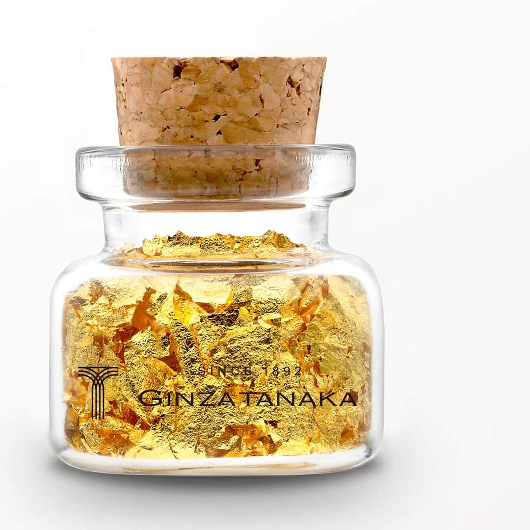 GINZA TANAKA 公式さんのインスタグラム写真 - (GINZA TANAKA 公式Instagram)「✨2020 新春お買い上げプレゼント✨ ・ 【金箔ボトル（非売品）】 1月15日までに合計5,000円以上お買い上げいただいたお客様に、オリジナル金箔ボトルをプレゼント！ ・ ☆店舗、通販、オンラインショップが対象です。 ・ #GINZATANAKA #ginzatanaka #ギンザタナカ #田中貴金属 ・ #新春 #特別提供品 #福袋 #ゴールド #プラチナ #パール ・ #ゴールドをもっと自由に」1月9日 17時37分 - ginzatanaka_jp