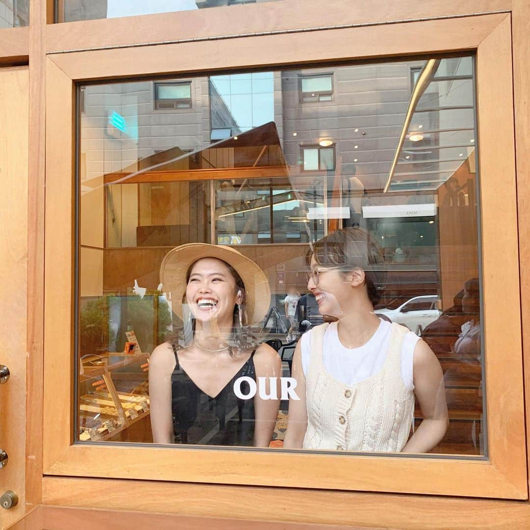 井村亜里香さんのインスタグラム写真 - (井村亜里香Instagram)「懐かしの夏の韓国❤︎ ここのカフェのパン 美味しかったな〜🍞🥖🥐 思い出したらお腹減ってきた。。。 ☕️ @ourbakerycafe ・ #ourbakery#cafe#koreacafe #koreatravel#korea #카페#한국카페#arika_travel #カロスキル#カロスキルカフェ #韓国カフェ#韓国旅行#韓国#女子旅 #旅#旅好き#海外カフェ」1月9日 17時46分 - arika_imura