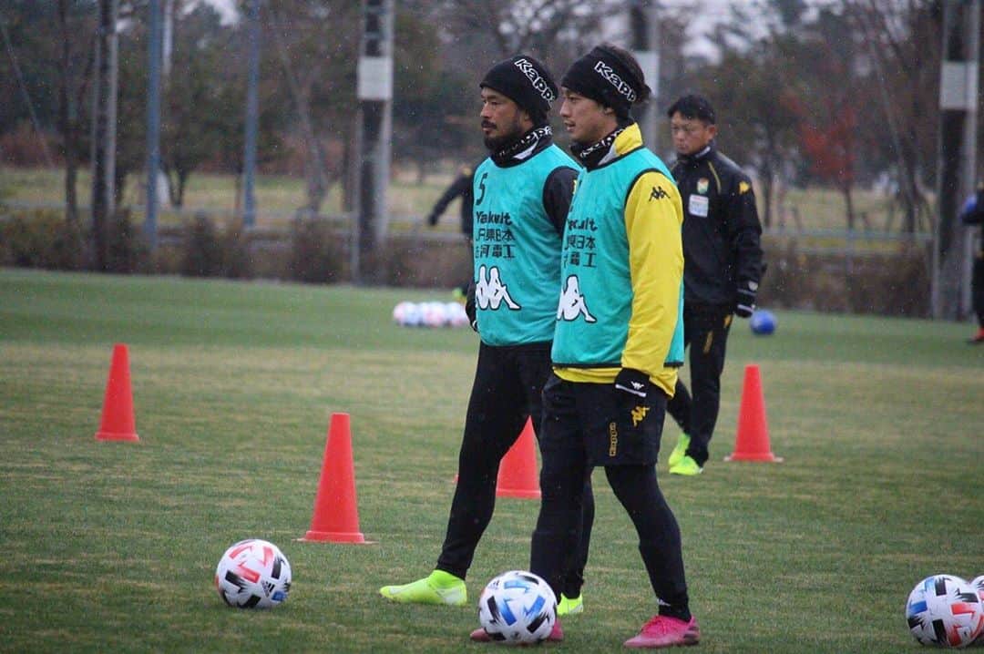 堀米勇輝のインスタグラム：「2020 training start  #ジェフ千葉  #勇人さん#尊敬 #3部練 #勝つ為に頑張ります💪」