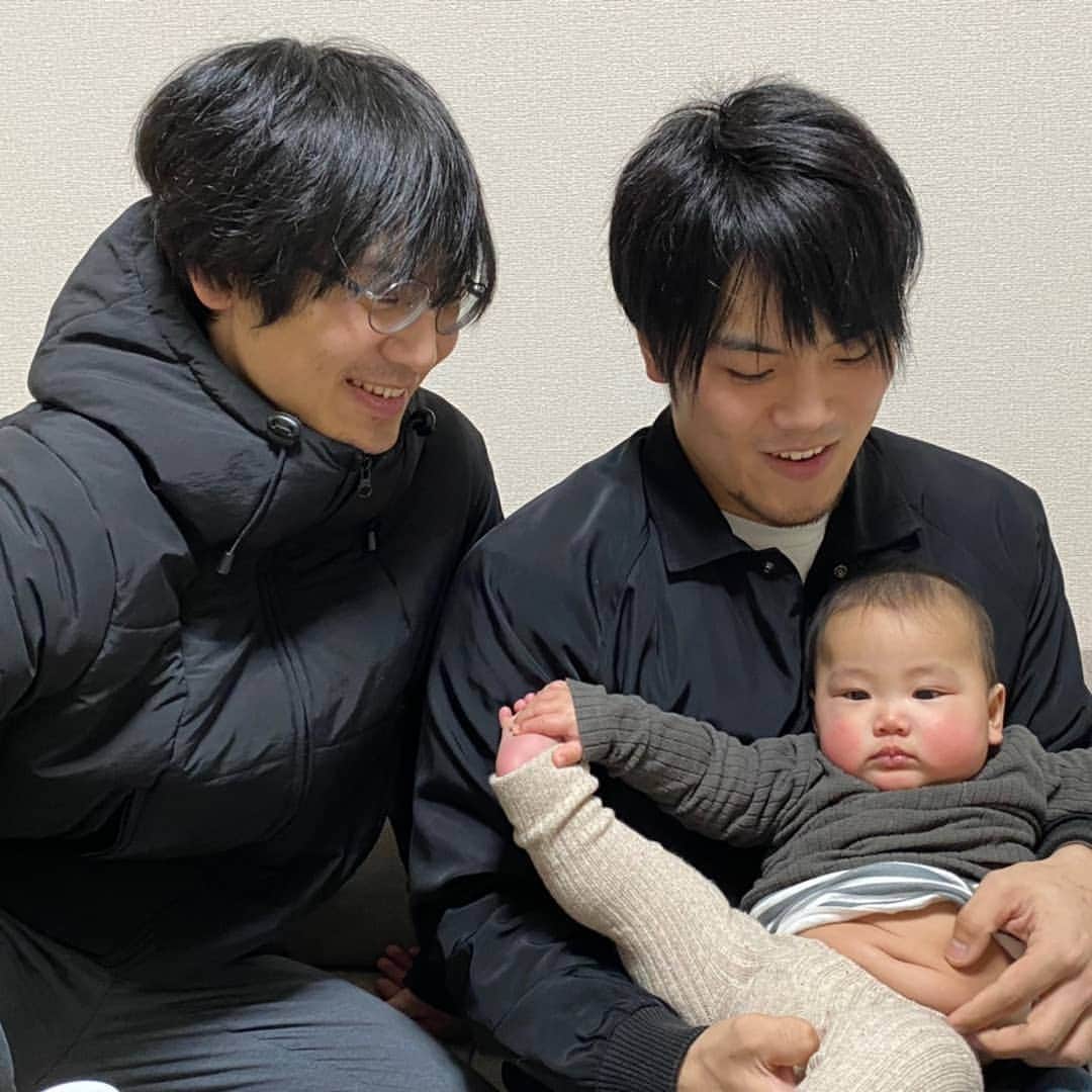 MAOのインスタグラム：「お相撲さんに赤ん坊が抱っこされると丈夫に元気に育つと言われておりますね プロレスラーでもきっと同じ効果あるはず！ 健やかに育って欲しいです」