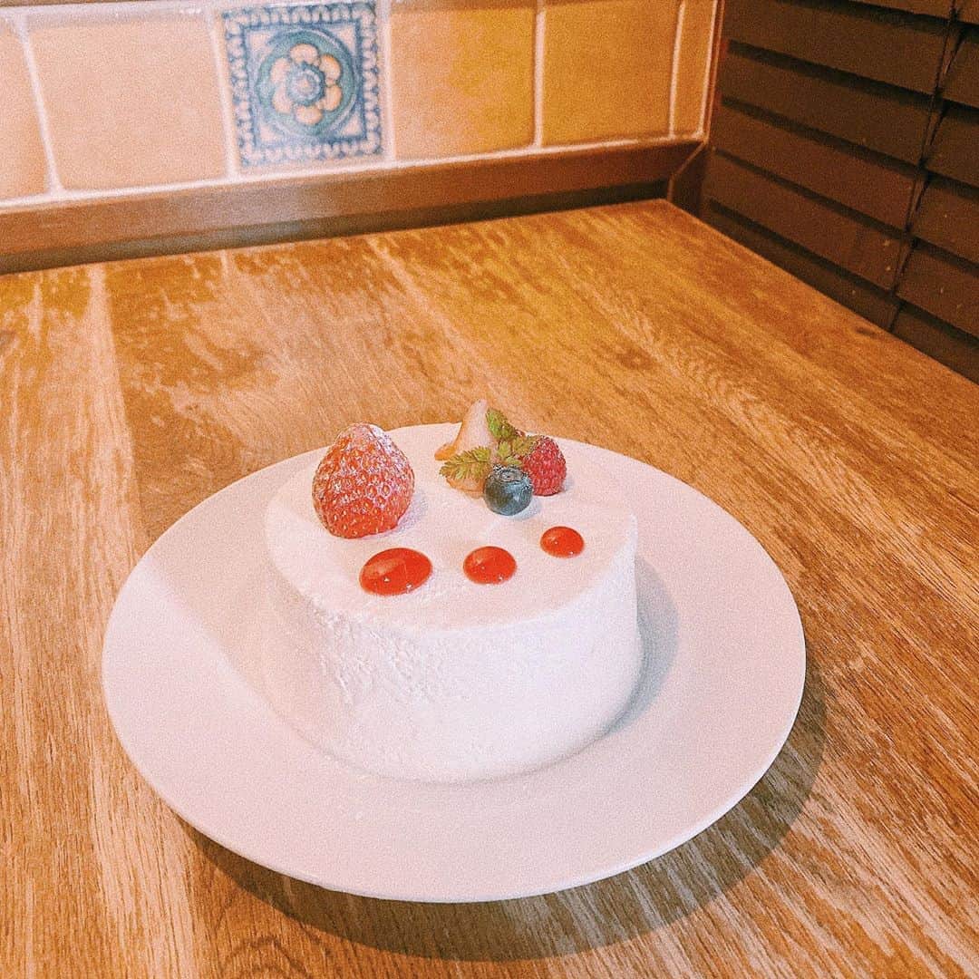 有村藍里さんのインスタグラム写真 - (有村藍里Instagram)「ケーキに見えるけど実はかき氷。」1月9日 18時05分 - arimuraairi