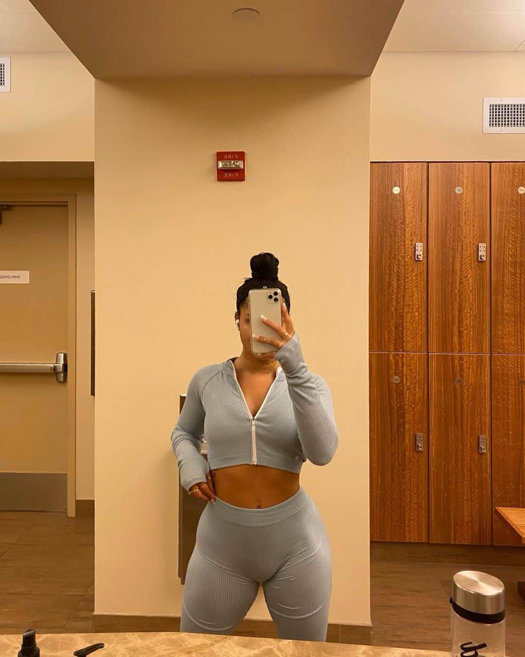Katya Elise Henryさんのインスタグラム写真 - (Katya Elise HenryInstagram)「Finally back into the swing of things, feeling soooo good. With a few days of training and eating, I feel like I’m right back to where I was pre holiday szn 💪🏽 - - All the right thicc’ness in all the right places! The all new 2020 Thicc challenge will get you lookin right, and I will be with you every step of the way!! 😍💥🍑 Come join me and the girls as we tone and lift, plump and tighten.. i mean that issss the move for 2020, you ready for it orrrr are u gonna keep playin? 😝 Join us at www.workoutsbykatya.com and come live the WBK girl life! ❤️ LINK IN BIO - - outfit: @workouts_by_katya」1月9日 9時07分 - katyaelisehenry