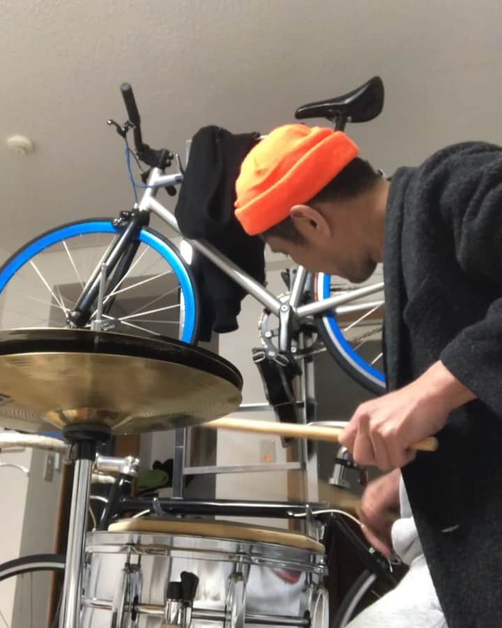 おたこぷーのインスタグラム：「1日5分　 #練習 #ドラム  #おたこぷー #リハビリ  #パラディドル」