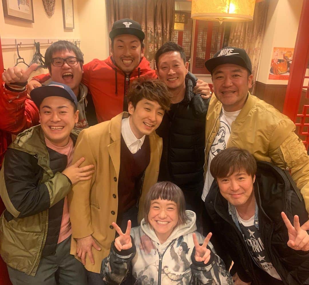 和田美枝のインスタグラム：「楽き良き夜🌝🌝🌝 #たむけんさん #テンダラー白川さん #岸田護コーチ #平野佳寿投手 #親指ぎゅー太郎 #ガーヤマちゃん #秋定くん #女と男ワダちゃん #岸田さんと平野さん仲良すぎてずっと見てれる #YouTubeやってほしいな」
