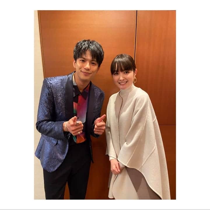 森崎ウィンのインスタグラム：「昨日は #映画 #キャッツ  #コラボイルミネーション の #点灯式 に参加させて頂きました。綺麗だったな。ゆっくりぼーっと歩きたい(^o^) #東京ミッドタウン日比谷 がキャッツ色に染まっているので、是非行って欲しいです。 よろしくお願いします(^o^) #映画キャッツもよろしくお願いします #森崎ウィン #winmorisaki  #葵わかな ちゃん #同じ事務所なんです @semoh_official」