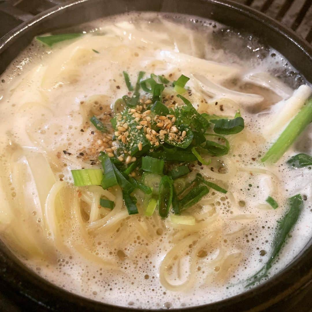 有吉弘行さんのインスタグラム写真 - (有吉弘行Instagram)「沸騰しなきゃラーメンじゃない！ 沸騰万歳！舌滅びて本望。」1月9日 11時22分 - ariyoshihiroiki