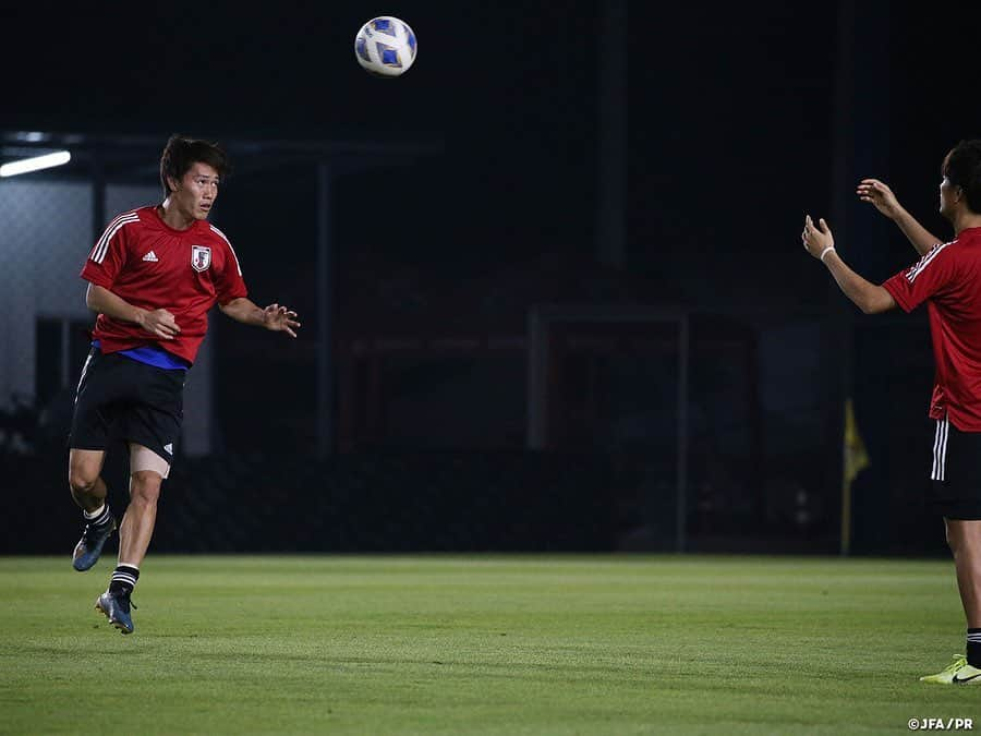 日本サッカー協会さんのインスタグラム写真 - (日本サッカー協会Instagram)「📸#U23日本代表 いよいよ初戦❗️「結果と成長を求めながらチャレンジを」 ・ 1/8（水）、AFC U23選手権タイ2020の初戦を翌日に控え、バンコク市内で最終調整を行いました。Thammasat Stadiumでは開幕会見が行われ、#森保一 監督が出席しました。 ・ 森保監督は、「アジアでトップレベルの大会に参加できることを非常に嬉しく思う」とコメントし、「強豪国と同じグループで、一戦一戦非常に難しく、厳しい試合になる。チームとして結果と成長を求めながらチャレンジしていきたい」と意気込みを語っています。 ・ 夜のトレーニングでは大会初戦を前に戦術面の最終確認を行いました。U-23日本代表のグループステージ初戦、対サウジアラビア戦は本日9日(木)22:15（日本時間）にThammasat Stadiumでキックオフ予定です。 ・ ――― 🏆AFC U-23選手権タイ2020（1/8～26） 1/9 22:15 🆚U-23サウジアラビア🇸🇦 1/12 22:15 🆚U-23シリア🇸🇾 1/15 22:15 🆚U-23カタール🇶🇦 📺テレビ朝日系列/NHK BS1 👉大会情報はJFA.jpへ #daihyo #U23日本代表 #AFCU23 ―――」1月9日 11時22分 - japanfootballassociation