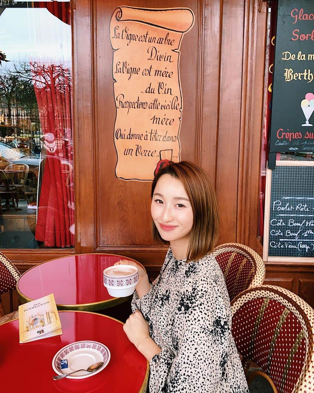 西野沙瑛さんのインスタグラム写真 - (西野沙瑛Instagram)「- - パリのカフェ☕️❤️ ホットチョコレートが好き☺️ - パリの地下鉄Ⓜ️は 1号線ともう一個のみ運行してます。 他はストライキで閉まってるので バスとか歩きで移動した✨ 電動スクーターLimeもたくさん乗ってる人いるから 1回乗ってみる予定🛴❤️ 事前にアプリ取っておくと便利です！ - #パリ #パリ旅行 #家族旅行 #旅ジョ #フランス ヨーロッパ #羽田空港 #旅行好きな人と繋がりたい  #旅行好き女子 #offtoparis #traveltheworld #travelblogger #traveler #パリカフェ」1月9日 11時56分 - sae_golf