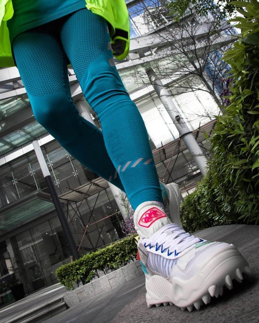 OFF-WHITE C/O VIRGIL ABLOHさんのインスタグラム写真 - (OFF-WHITE C/O VIRGIL ABLOHInstagram)「re20 men’s Off-White™ running tights and odsy-1000 sneakers via @off___white__manila」1月9日 12時00分 - off____white