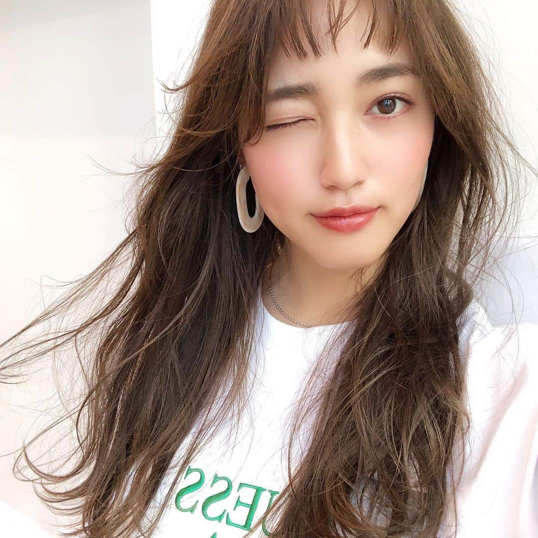 阿島ゆめさんのインスタグラム写真 - (阿島ゆめInstagram)「🌹 . . いつもいつもわがままを聞いていただいてる @hodaka さんのYouTubeに 出させていただいております！ . オン眉とあざと毛の作り方から セットの仕方まで盛り沢山💇‍♀️❣️ . いつもよりいっそう素に近い2人の やりとりをお楽しみくださいまし🙋‍♀️✨ . 常に思ってるけど本当に 声低いわああ」1月9日 12時02分 - yume_ajima