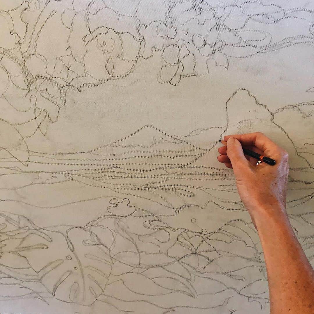 BELLMARE_styleのインスタグラム：「湘南ベルマーレ×Colleen Wilcox コラボ企画👏🌺オリジナルアート製作の様子をお届けします❗️完成発表までお楽しみに✨ #bellmare #colleenwilcox」