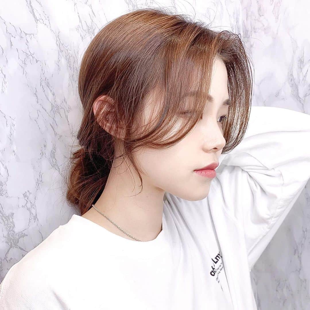 原涼香のインスタグラム：「韓国・中国ではもう定番💭❤️ 『 おくれ毛カット 』 小顔効果もあって、 一気に横顔美人に♡♡ ㅤㅤㅤㅤㅤㅤㅤㅤㅤㅤㅤㅤㅤ」