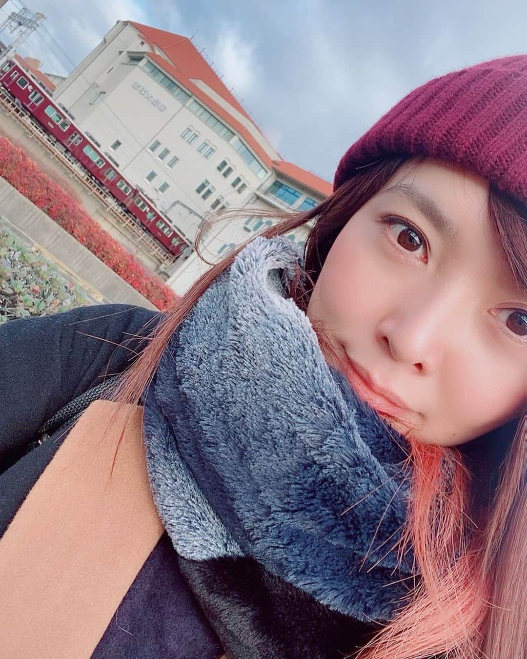 のインスタグラム：「🕺‪ 宝塚大劇場と阪急電車と私。‬ ‪#宝塚大劇場‬ ‪#阪急電車‬ ‪#蓮城まこと‬ ‪#第二の故郷‬ ‪#宝塚‬」