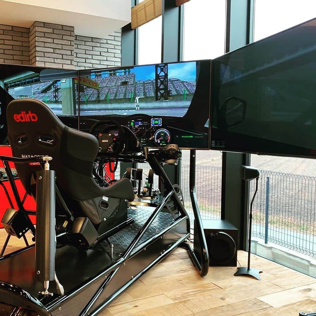 織戸学さんのインスタグラム写真 - (織戸学Instagram)「GR garage SUZUKA MAX ORIDO PRO SIM 稼働開始です。  オープニング記念 とても素晴らしいプライス。  是非体験してみよう。  GR garage SUZUKAで 鈴鹿サーキットを攻める。  楽しいですよ。  #GRGarageSuzukaカローラ三重 #GRGarage #トヨタカローラ三重 #MAXORIDORacing #MAXORIDO #シュミレーター」1月9日 13時00分 - maxorido