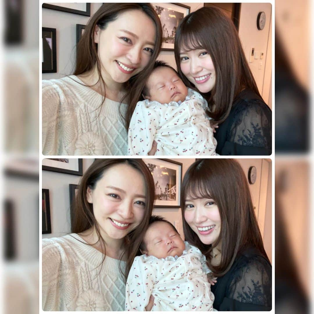 磯部奈央さんのインスタグラム写真 - (磯部奈央Instagram)「🤱🏻♡ . ストーリーには載せましたが、先日まいちゃんが娘に会いに来てくれました😊 . 普段、わたしは撮影者になることが多くて、わたしと娘の写真が少ないから、写真撮ってもらえて嬉しい〜😍 . とってもかわいい出産祝いもありがとう🎁♡ . たくさん笑って癒されたな😆 . . .  #令和ベビー #令和元年ベビー #乳児#babygirl #生後1ヶ月 #0歳 #新米ママ #新米ママと繋がりたい #ママと繋がりたい #赤ちゃんのいる暮らし #あかちゃんのいる生活 #ママカメラ部 #ベビスタグラム #べびすたぐらむ #ベビー #女の子ベビー #女の子ママ #親バカ部 #12月生まれ #成長記録 #育児記録 #娘 #出産祝い」1月9日 12時59分 - nao_isobe729