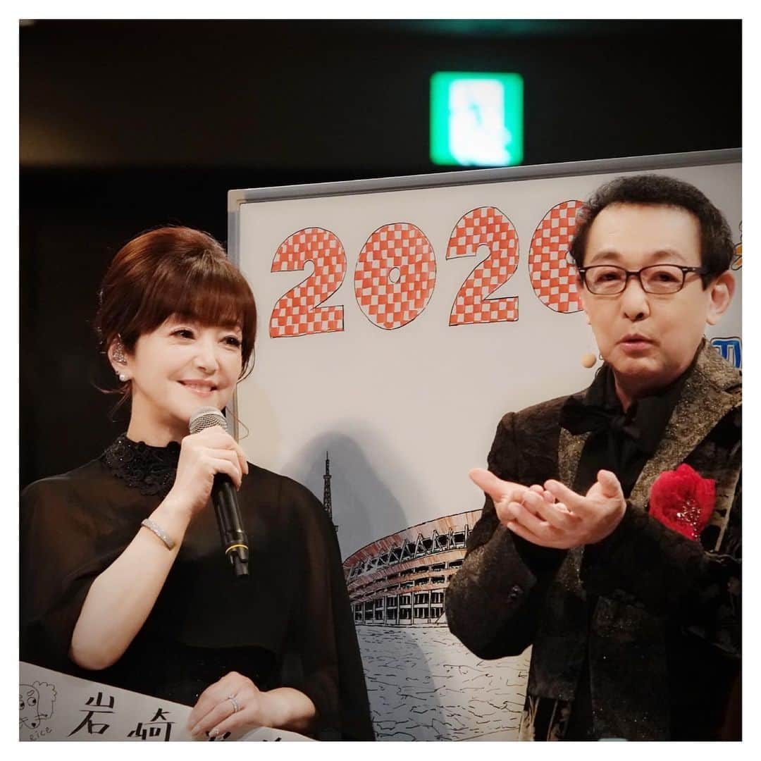 さだまさしさんのインスタグラム写真 - (さだまさしInstagram)「岩崎宏美さんと📸 今年も本当にありがとう✨😍✨ . #岩崎宏美 #年の初めはさだまさし #生さだ #さだまさし #sadamasashi #国技館」1月9日 12時52分 - sada_masashi