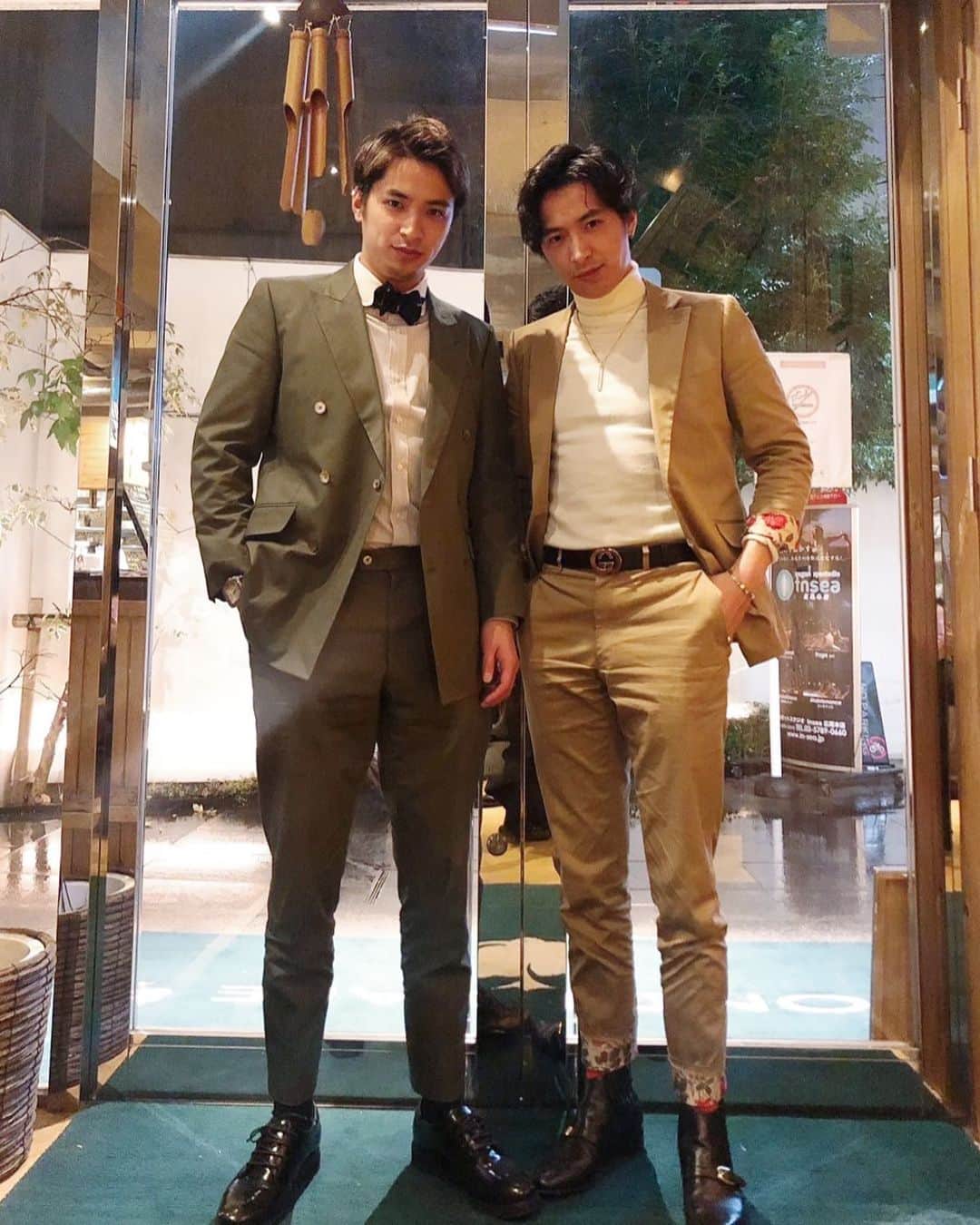 Yuto&Hayato（SUPERTWINS）のインスタグラム：「Suits Style🕺🏻🕺🏾 今年もよろしくです！ Hayato&Yuto  #Fashion #Twins #Suits #2020」