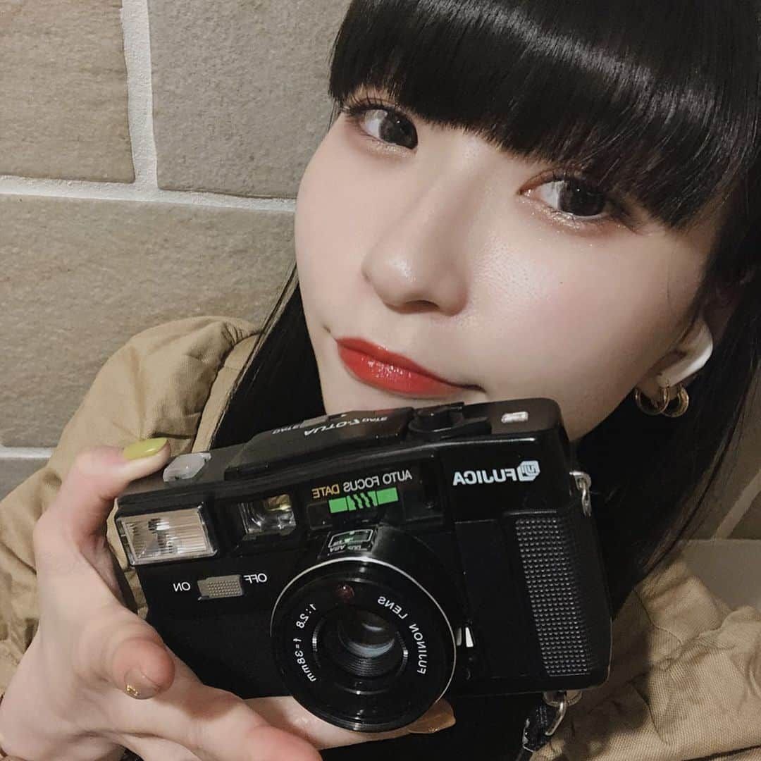 ピンキー！☆藤咲彩音さんのインスタグラム写真 - (ピンキー！☆藤咲彩音Instagram)「フィルムカメラFUJICA AUTO-7DATEをゲット📸  iPhoneやミラーレスとかオズポケとかチェキを駆使して写真撮ってたんだけど、さらに写真の幅が広がってほくほく。  現像が楽しみちゃん！！！！ #フィルムカメラ」1月9日 13時34分 - pinky_ayane