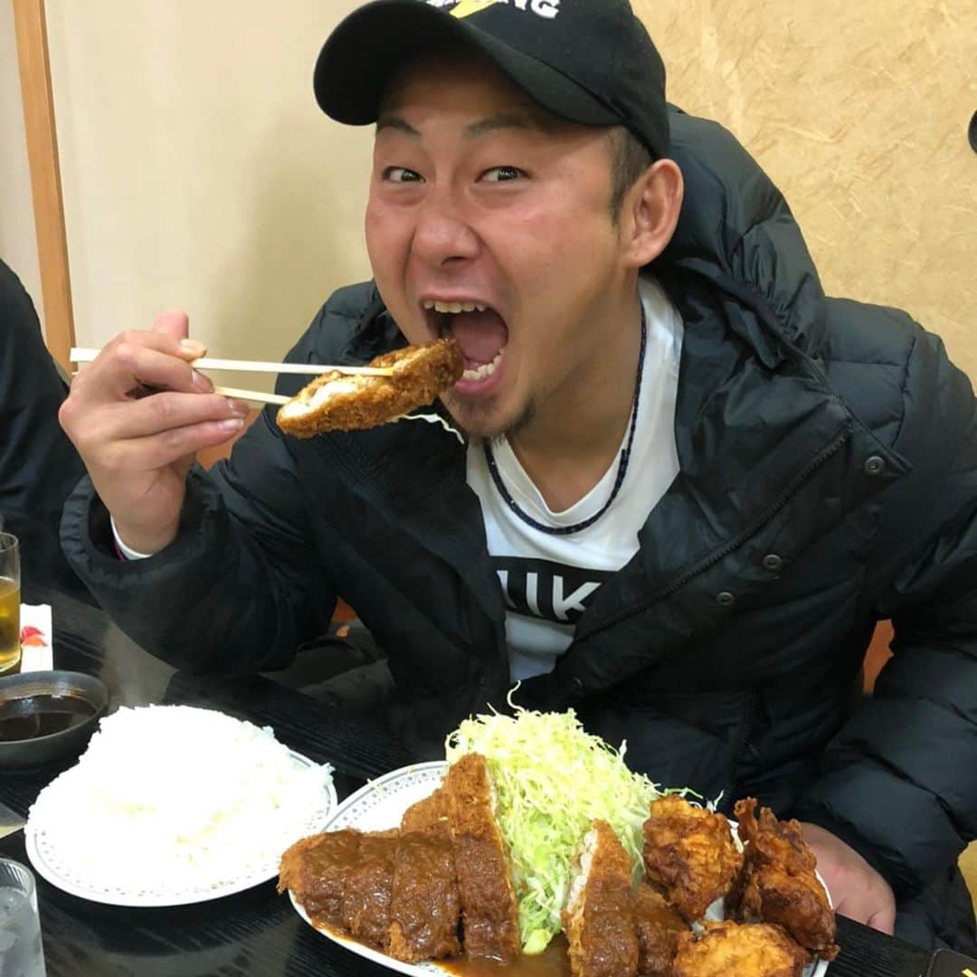 中田翔さんのインスタグラム写真 - (中田翔Instagram)「食うのもトレーニング！！ みんな倒れてます！笑 #中田翔#白村明弘#上條優太#姫野優也#正隨優弥 #秀島正芳 #早川怜#食トレ#レストランキングスポート」1月9日 13時36分 - shonakata_official